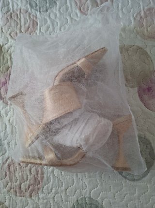 Zapatos dorados Vlin talla 35