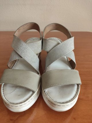 Sandalias Riposella Beige y Plateadas