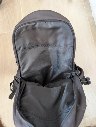 Mochila Adidas Negra y Verde.