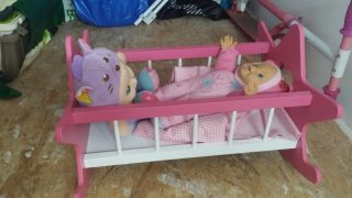 Cuna balancín de madera para muñecas