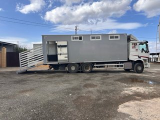 CAJA PARA CABALLOS PREMIUM (8m) Homologada 11 cab.