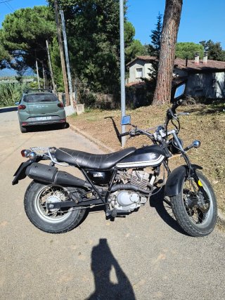 Suzuki Van Van 125 Negra