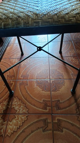 Silla de hierro y bambú