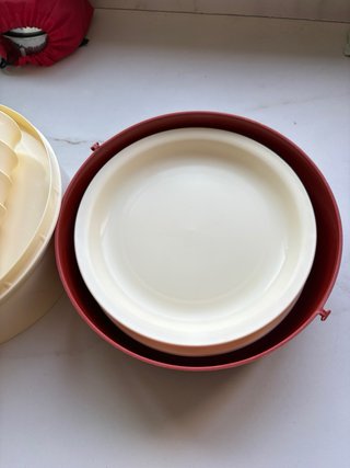 Set di posate, piatti e bicchieri per campeggio
