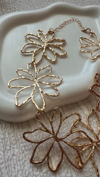 Collana cocker colore oro a fiori