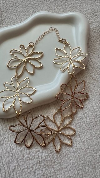 Collana cocker colore oro a fiori