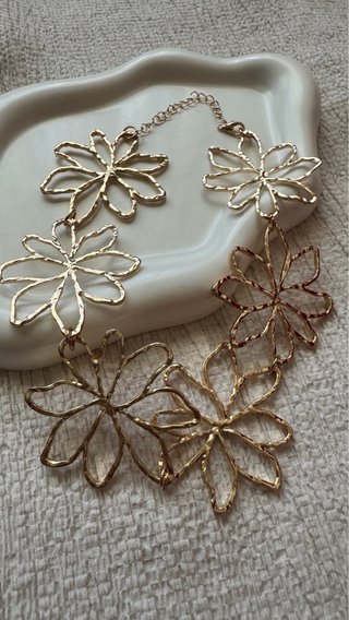Collana cocker colore oro a fiori