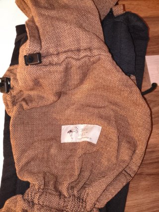 Mochila portabebés Neko marrón