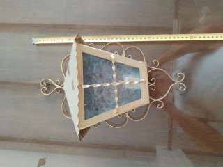 Lámpara de forja dorada con cristal