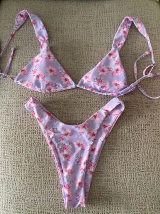 Bikini floral morado y rosa