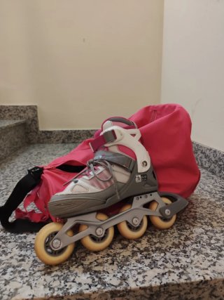 Patines en línea rosas y grises