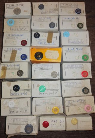 Lote 24 Cajas Botones (Más de 100)