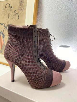 Botines de tacón con cordones y tejido
