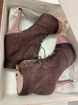 Botines de tacón con cordones y tejido