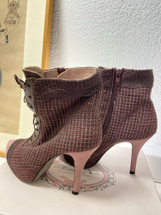 Botines de tacón con cordones y tejido