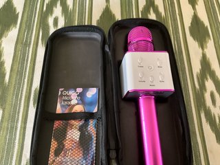 Microfono karaoke marca quigg con funda