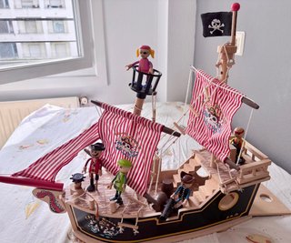 Barco Pirata Juguete con Figuras