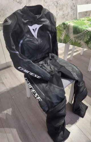 Mono Moto Dainese Avro Cuero