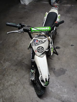 Moto Motocross Negra y Blanca
