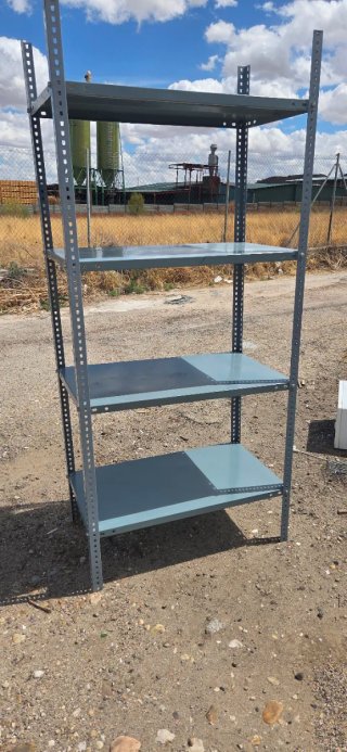 Estantería metálica gris