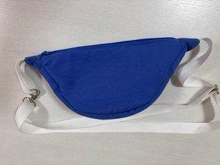 Riñonera hecha a mano con escudo HCF bordado