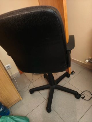 Silla de escritorio negra usada. Funciona perfecta