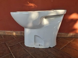 Inodoro váter  Sangra Blanco y tapa de cisterna.
