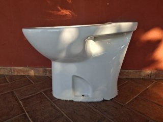 Inodoro váter  Sangra Blanco y tapa de cisterna.
