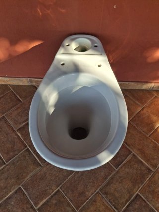 Inodoro váter  Sangra Blanco y tapa de cisterna.