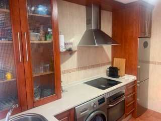 Cocina modular madera y cristal