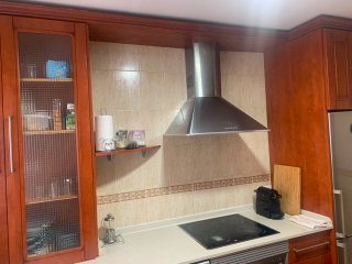 Cocina modular madera y cristal