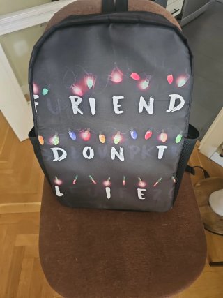 Mochila STRANGER THINGS + 5 muñecos
