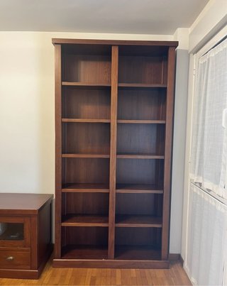 Estantería de madera maciza