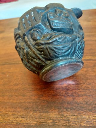 Cenicero antiguo de bronce