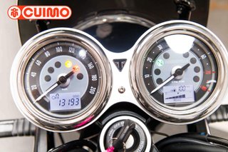 TRIUMPH BONNEVILLE T100