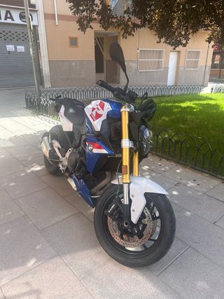 BMW F900 R Naked 2024 105CV
