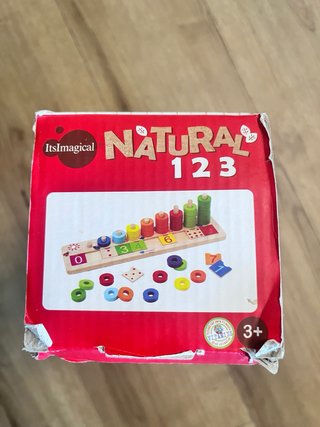 Juego de números y aros de madera