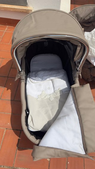 Capazo, Silla Bebecar, sombrilla y dos sacos