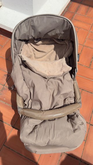 Capazo, Silla Bebecar, sombrilla y dos sacos