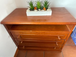 Cajonera de madera marrón