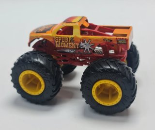 Hot Wheels Monster Truck Spur of the Moment 1/64