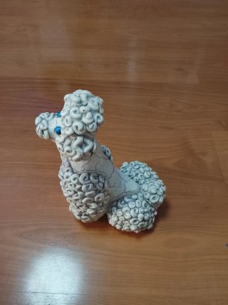 Perro de cerámica decorativo