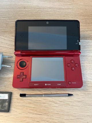 Nintendo 3DS Rossa + Caricatore e Gioco