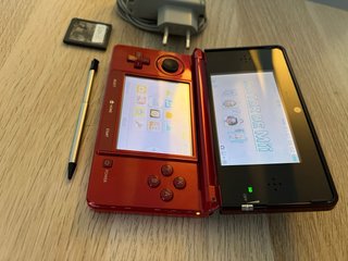 Nintendo 3DS Rossa + Caricatore e Gioco