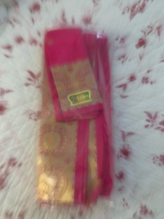 Sari de seda rosa y dorado sin estrenar