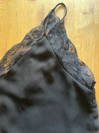 Camiseta lencera Zara encaje negro