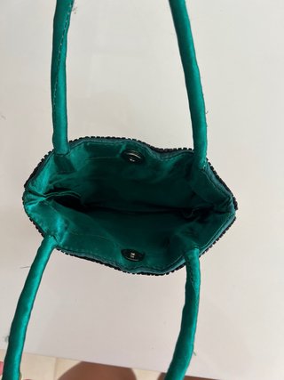 Bolso de mano pequeño con abalorios