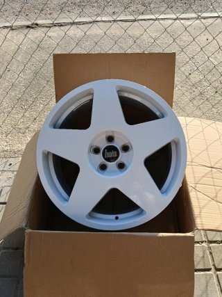 Vendo 4 Llantas BOLA. B10. En 18x8. Blancas.