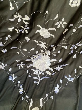 Mantón de Manila bordado 150x150