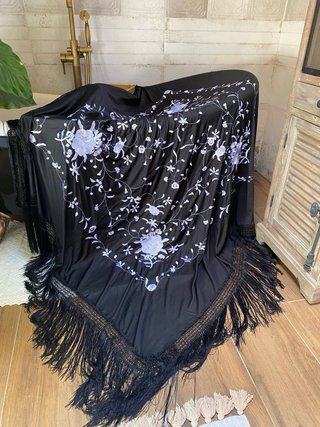 Mantón de Manila bordado 150x150